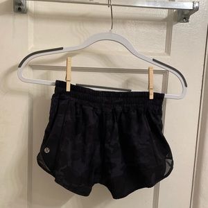 Lululemon shorty Hot Short *2.5inch